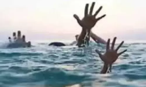 UP News: मूर्ति विसर्जन के दौरान दो युवक मनवर नदी में डूबे