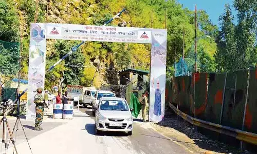 Baramulla में रणनीतिक सड़क खोली गई Baramulla में रणनीतिक सड़क खोली गई