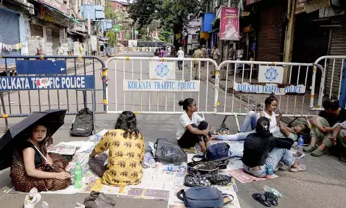 RG Kar: भूख हड़ताल शुरू होने से जूनियर डॉक्टरों की सेहत में गिरावट RG Kar: भूख हड़ताल शुरू होने से जूनियर डॉक्टरों की सेहत में गिरावट