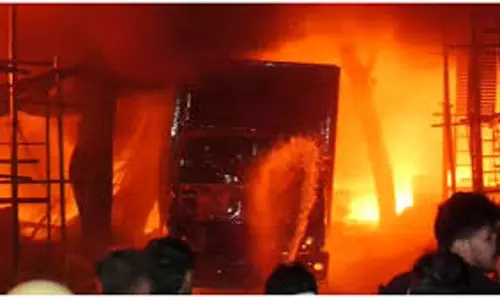 Bihar News: प्लास्टिक फैक्ट्री में भीषण आग