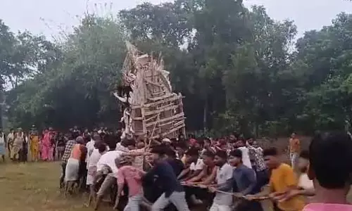 विसर्जन से पहले माता की प्रतिमा को कंधे पर नचाया, 500 सालों से चली आ रही है प्रथा