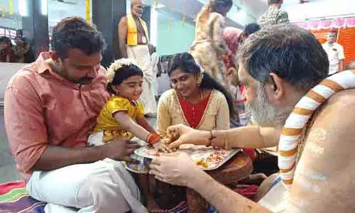 Kerala में विद्यारंभम समारोह आयोजित हुआ Kerala में विद्यारंभम समारोह आयोजित हुआ
