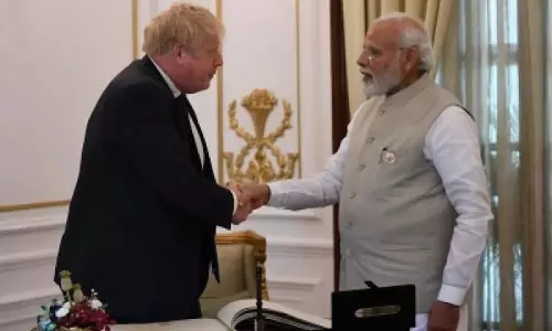 पूर्व ब्रिटिश पीएम बोरिस जॉनसन को परिवर्तनकारी मोदी ने आकाशीय ऊर्जा का अहसास कराया पूर्व ब्रिटिश पीएम बोरिस जॉनसन को परिवर्तनकारी मोदी ने आकाशीय ऊर्जा का अहसास कराया