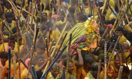 Andhra: देवरगट्टू के बुन्नी महोत्सव में स्टिक फाइट में 70 से अधिक घायल Andhra: देवरगट्टू के बुन्नी महोत्सव में स्टिक फाइट में 70 से अधिक घायल