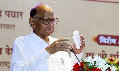 बाबा सिद्दीकी की हत्या के बाद शरद पवार ने Maharashtra सरकार की आलोचना की बाबा सिद्दीकी की हत्या के बाद शरद पवार ने Maharashtra सरकार की आलोचना की