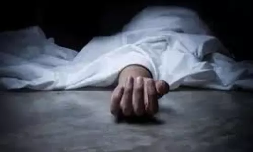 Indore: मिनी ट्रक ने बाइक सवार पति पत्नी को मारी टक्कर , दोनों ने दम तोड़ा Indore: मिनी ट्रक ने बाइक सवार पति पत्नी को मारी टक्कर , दोनों ने दम तोड़ा