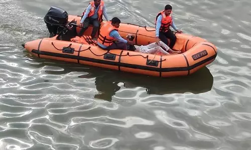 Ranchi: दुर्गा प्रतिमा विसर्जन को लेकर बड़ा तालाब में SDRF की टीम तैनात Ranchi: दुर्गा प्रतिमा विसर्जन को लेकर बड़ा तालाब में SDRF की टीम तैनात