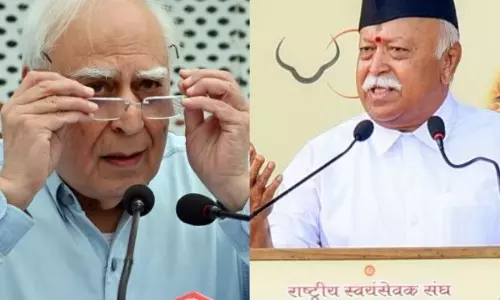 Kapil Sibal ने मोहन भागवत के सद्भाव के आह्वान पर किया कटाक्ष Kapil Sibal ने मोहन भागवत के सद्भाव के आह्वान पर किया कटाक्ष