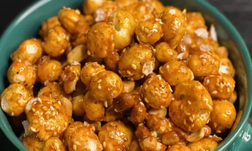 घर पर नाश्ते के लिए मीठा गुड़ मखाना कैसे बनाए