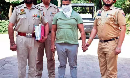 Jalandhar: फर्जी डिग्री घोटाले के मामले में व्यक्ति गिरफ्तार Jalandhar: फर्जी डिग्री घोटाले के मामले में व्यक्ति गिरफ्तार