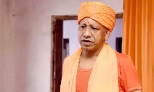 CM योगी ने गोरखपुर जनता दर्शन में 300 लोगों की शिकायतें सुनीं CM योगी ने गोरखपुर जनता दर्शन में 300 लोगों की शिकायतें सुनीं