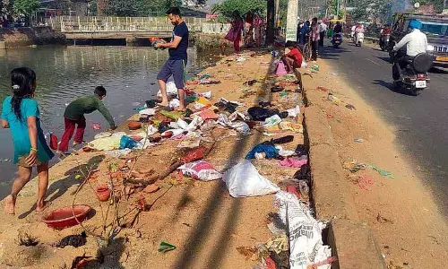 Ludhiana: दशहरे पर सिधवान नहर में फेंका गया कचरा