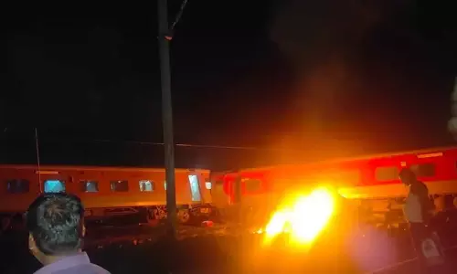 Madhya Pradesh: छतरपुर में ट्रेन के डिब्बे में आग लगी, कोई हताहत नहीं