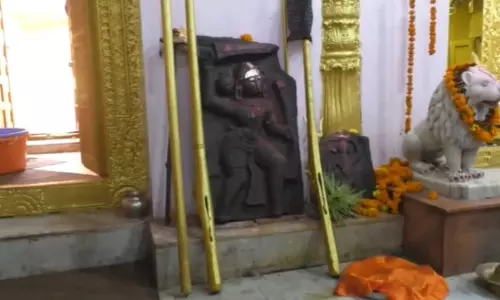 राजजमहल में कालबान बंदूक की हुई पूजा