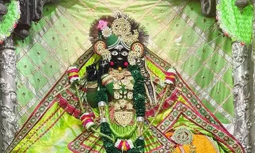 Bankebihari साल में केवल एक बार बांसुरी क्यों पकड़ते Bankebihari साल में केवल एक बार बांसुरी क्यों पकड़ते