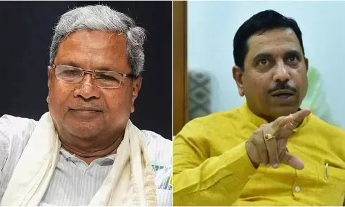 Karnataka: सिद्धारमैया ने प्रहलाद जोशी को आतंकवादी बताया Karnataka: सिद्धारमैया ने प्रहलाद जोशी को आतंकवादी बताया