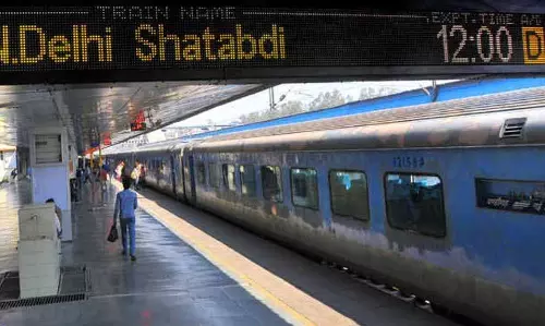 Chandigarh से चलने वाली शताब्दी ट्रेन 2 घंटे देरी से चली, 20 ट्रेनें प्रभावित Chandigarh से चलने वाली शताब्दी ट्रेन 2 घंटे देरी से चली, 20 ट्रेनें प्रभावित