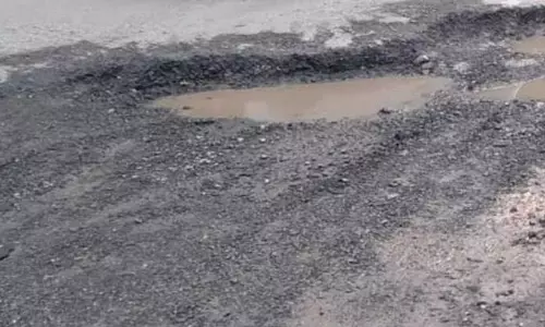 Jammu: सबसे खराब हालत जानीपुर-बनतालाब-भलवाल रोड की Jammu: सबसे खराब हालत जानीपुर-बनतालाब-भलवाल रोड की