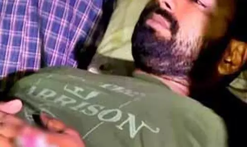 RG Kar hunger strike: कोलकाता के डॉक्टर की हालत बिगड़ी RG Kar hunger strike: कोलकाता के डॉक्टर की हालत बिगड़ी