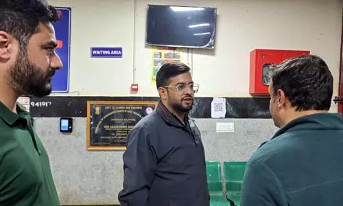 DC Rajouri ने जीएमसी राजौरी का देर रात निरीक्षण किया