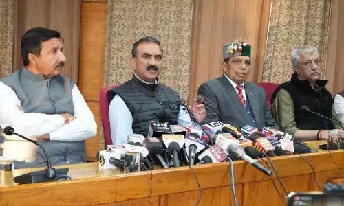 CM Sukhu ने कर्मचारियों और पेंशनरों को 4% डीए देने की घोषणा की CM Sukhu ने कर्मचारियों और पेंशनरों को 4% डीए देने की घोषणा की