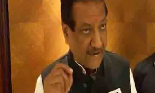 Baba Siddiqui murder: कांग्रेस के पृथ्वीराज चव्हाण ने महाराष्ट्र सरकार की आलोचना की