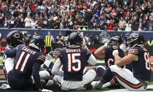 Caleb Williams ने 4 TDs फेंके और बियर्स ने लंदन में जगुआर को 35-16 से हराया