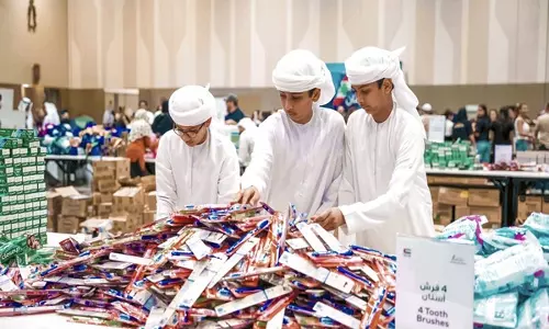 UAE स्टैंड्स विद लेबनान अभियान के तहत 200 टन सहायता तैयार की गई UAE स्टैंड्स विद लेबनान अभियान के तहत 200 टन सहायता तैयार की गई