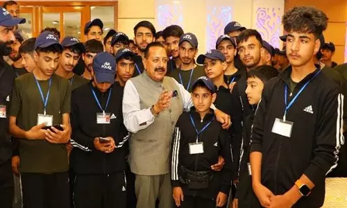 केंद्रीय मंत्री Jitendra Singh ने भारत दर्शन दौरे पर जम्मू-कश्मीर के छात्रों से बातचीत की