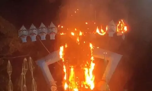 Odisha में राक्षसराज रावण के पुतले दहन के साथ दुर्गा पूजा उत्सव का समापन Odisha में राक्षसराज रावण के पुतले दहन के साथ दुर्गा पूजा उत्सव का समापन