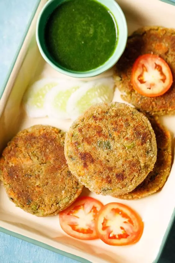 Breakfast Recipe: सूजी और पोहा मिक्स करके झटपट  बनाएं हेल्दी नाश्ता