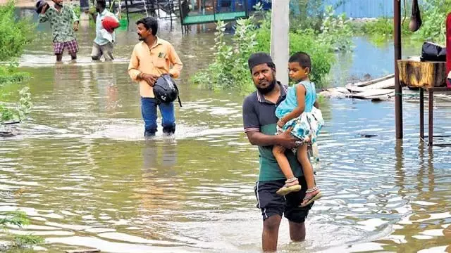 भारी बारिश से मदुरै में पानी भर गया