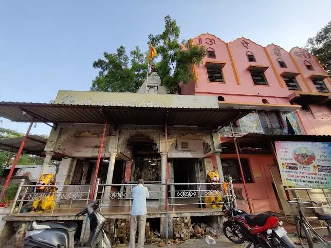 रायपुर में सुप्रसिद्ध काली माता मंदिर प्रांगण के सामने गन्दा पानी की समस्या का वाल्व कराया गया बंद