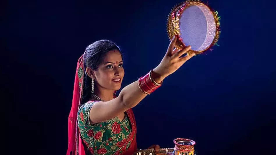 Karwa Chauth के दिन आपको चार चीजें खरीदनी चाहिए