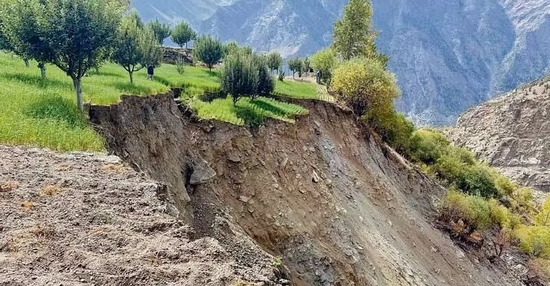 Lahaul गांव में भूमि धंसने से लोग परेशान, स्थानीय लोगों ने किया पुनर्वास का आग्रह