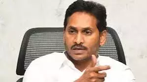 Jagan ने नायडू की आलोचना की, बड़े पैमाने पर रेत की लूट का आरोप लगाया