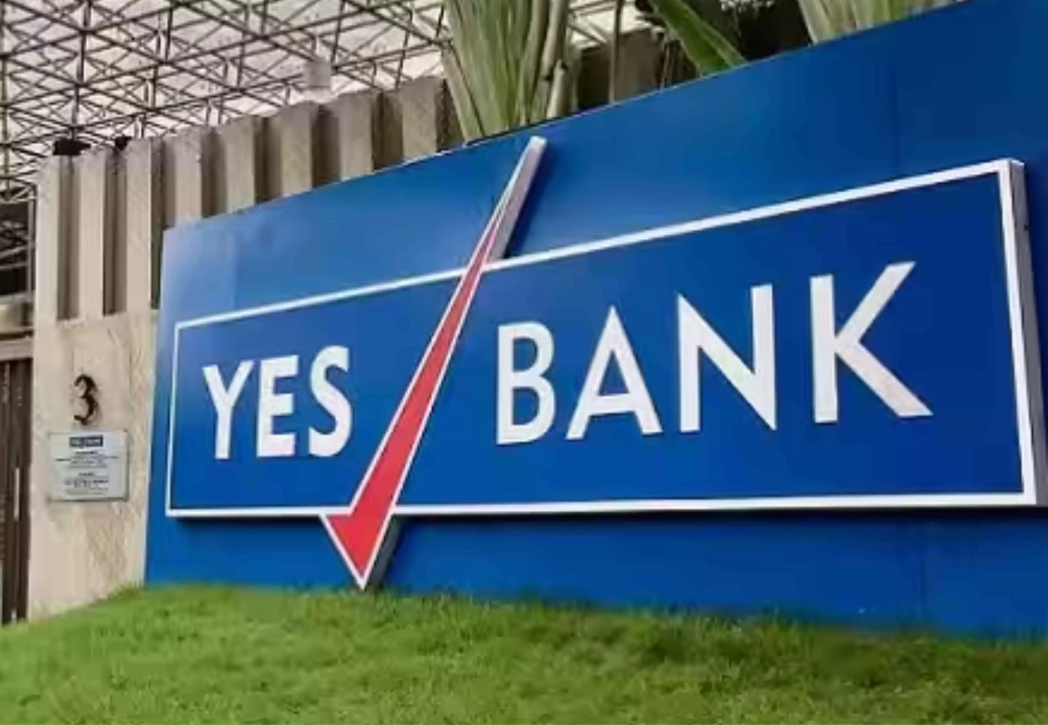 Yes Bank के शेयर में -1.03% की गिरावट