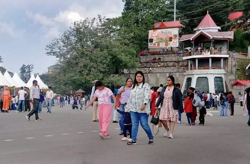 Himachal: त्यौहारों का मौसम, लेकिन पर्यटकों की संख्या में अभी वृद्धि नहीं हुई