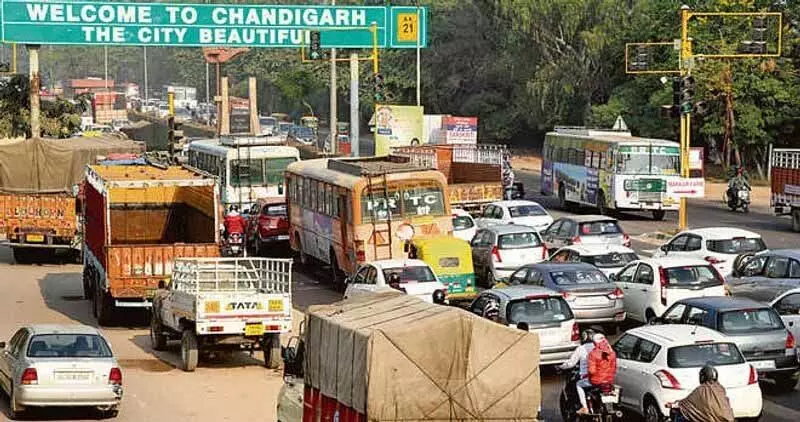 Chandigarh में बाहरी वाणिज्यिक वाहनों पर ‘भीड़भाड़ शुल्क’ लगाने की मांग