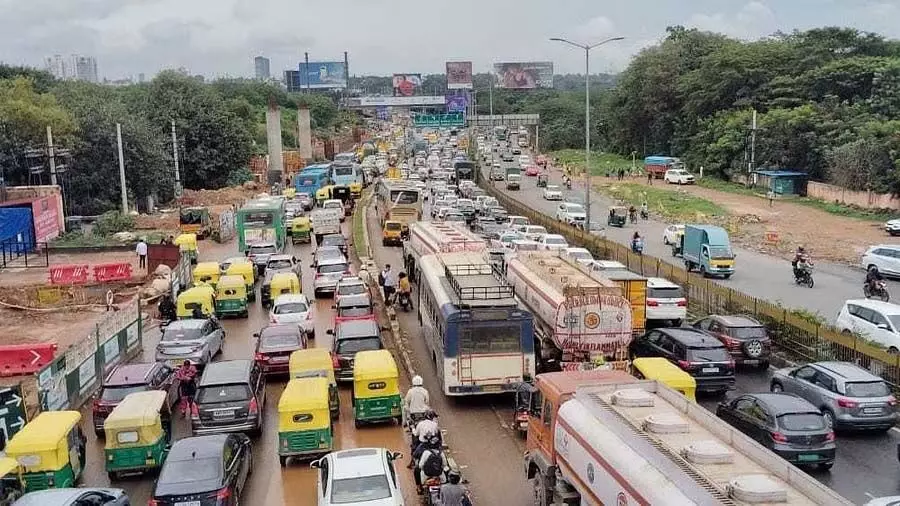 Bengaluru: त्योहारी लंबे सप्ताहांत के बाद, शहर की सड़कें जाम