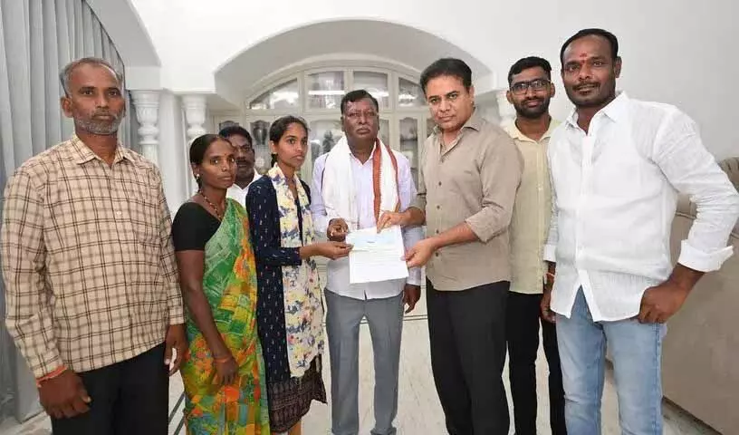 KTR से प्रेरित होकर, तेलंगाना NRI ने गरीब छात्रों की चिकित्सा शिक्षा का समर्थन किया