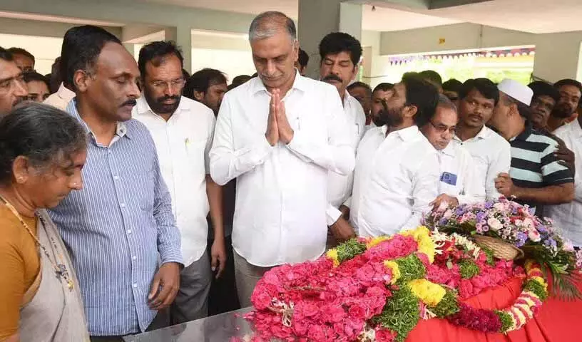 Harish Rao ने मानवाधिकार कार्यकर्ता प्रोफेसर साईबाबा को श्रद्धांजलि अर्पित की