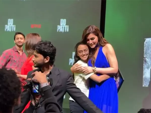 दो पत्ती के ट्रेलर लॉन्च के दौरान Kriti Sanon की छोटी बच्ची के साथ प्यारी बातचीत ने जीता दिल