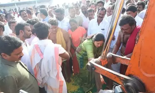 64 करोड़ रुपये से सड़कों का विकास किया जाएगा: MLA Vemireddy 64 करोड़ रुपये से सड़कों का विकास किया जाएगा: MLA Vemireddy