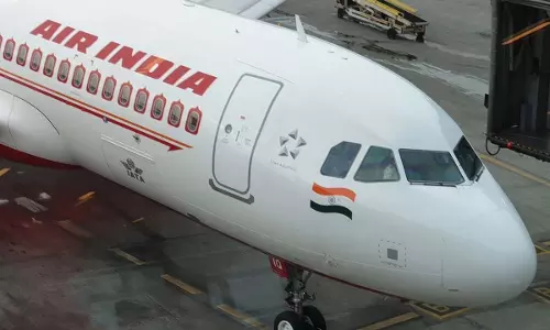 तकनीकी खराबी के बाद एयर इंडिया एक्सप्रेस का विमान सुरक्षित उतरा, जांच के आदेश तकनीकी खराबी के बाद एयर इंडिया एक्सप्रेस का विमान सुरक्षित उतरा, जांच के आदेश
