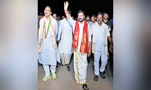 Telangana: रेवंत ने अपने पैतृक गांव में विकास कार्यों का शुभारंभ किया Telangana: रेवंत ने अपने पैतृक गांव में विकास कार्यों का शुभारंभ किया