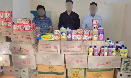 Telangana: बेगम बाजार में छापेमारी से नकली उत्पाद बरामद Telangana: बेगम बाजार में छापेमारी से नकली उत्पाद बरामद