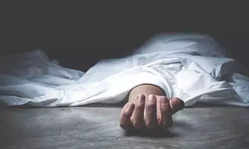 Andhra: बाइक फिसलने से दो की मौत, एक घायल Andhra: बाइक फिसलने से दो की मौत, एक घायल