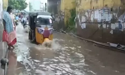 Tamil: भारी बारिश के बाद तिरुवल्लूर में जलभराव, अधिकारियों ने बाढ़ के प्रभाव का आकलन किया Tamil: भारी बारिश के बाद तिरुवल्लूर में जलभराव, अधिकारियों ने बाढ़ के प्रभाव का आकलन किया