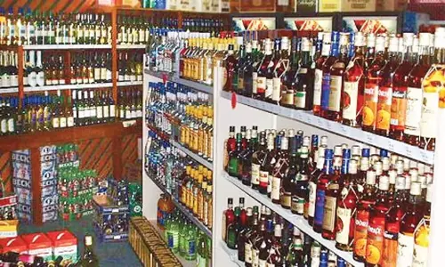 Andhra: शराब की दुकानों के लाइसेंस जारी करने की पूरी तैयारी Andhra: शराब की दुकानों के लाइसेंस जारी करने की पूरी तैयारी